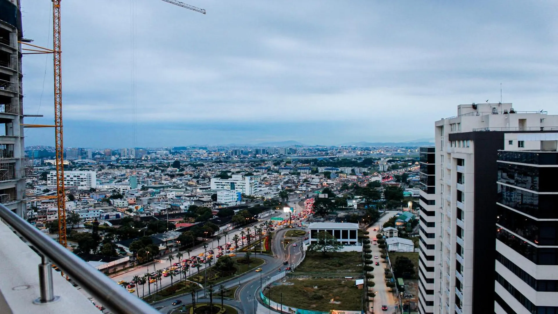 Pent-House Loft De 3 Habitaciones, Vista Al Rio, Balcon Privado Parrilla Guayaquil 0*,  Ecuador